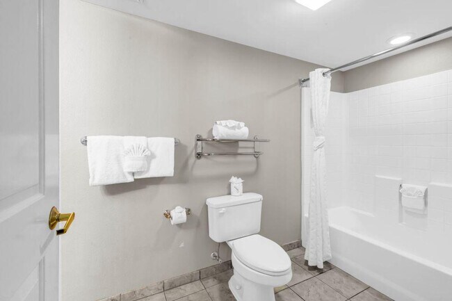 Building Photo - 5300 N Ocean Blvd