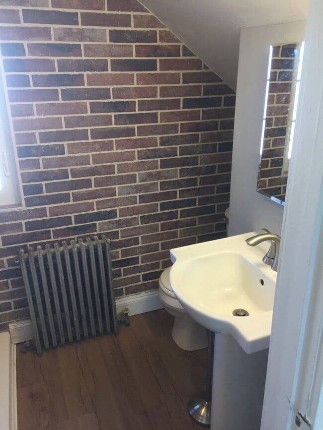 Building Photo - 202 N 5th St