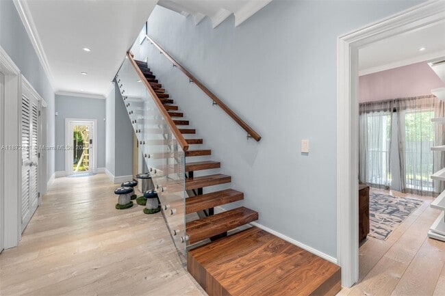 Building Photo - 431 W Rivo Alto Dr