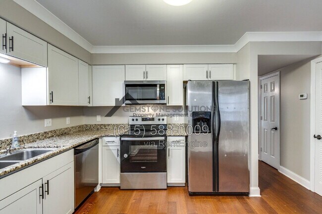 Building Photo - 717 Fox Ridge Dr