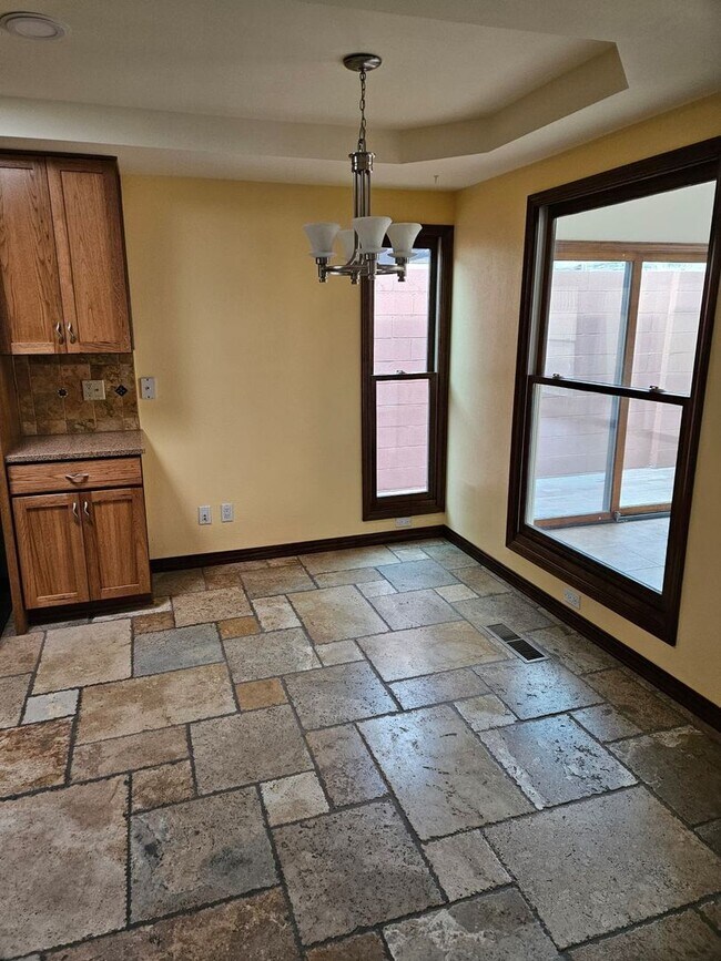 Building Photo - Energy Efficient 4 bed Home in Foothills