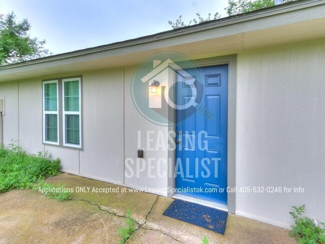 Building Photo - Adorable Norman 3 Bed 1.5 Bath House!