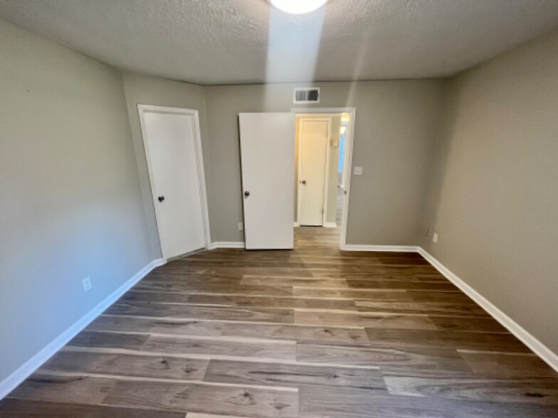 Building Photo - 13456 Lord Dunbore Pl