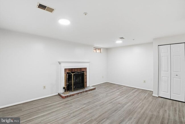 Building Photo - 10718 Kitchener Ct