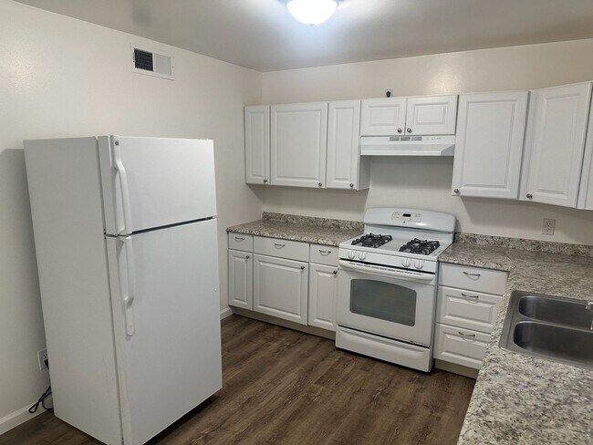 Building Photo - 17502 Rd 64