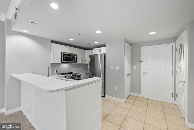 Building Photo - 777 7th St NW