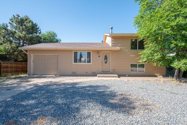 Building Photo - Country Living at its Best in Gilcrest