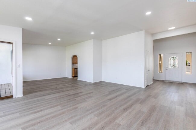 Building Photo - Meadow Springs Condo