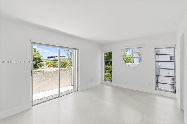 Building Photo - 3597 SW 17th St