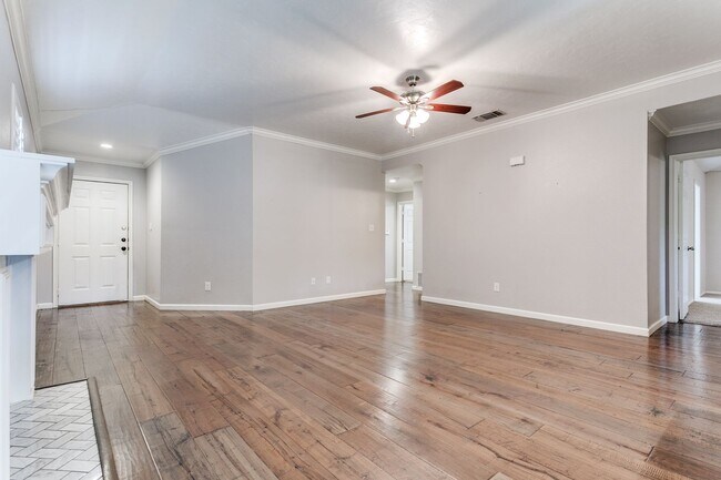 Building Photo - RENOVATED 3-BEDROOM IN PEBBLE OAK, NORTH EAST ISD