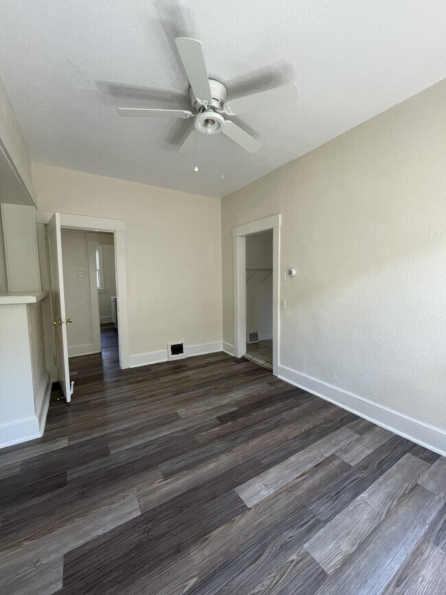 Building Photo - 1518 Lawton Dr