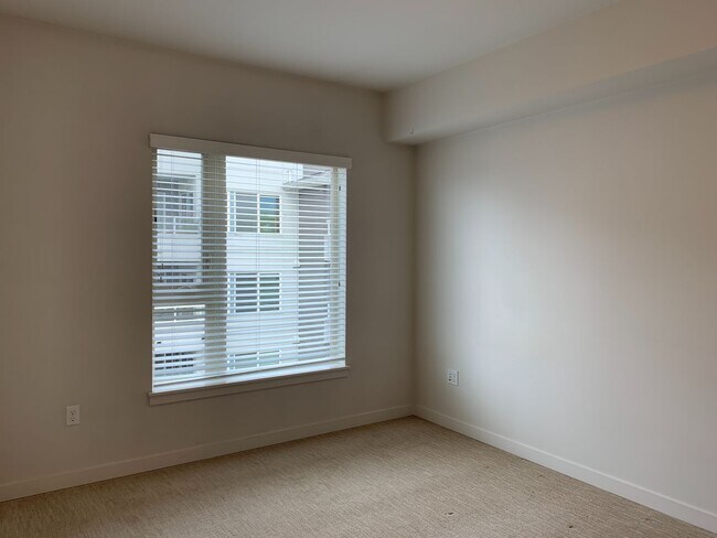 Building Photo - Urban Living at the Vik - Top Floor Condo