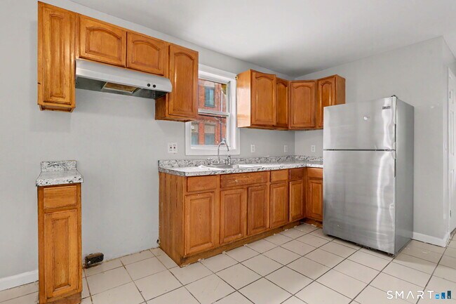 Building Photo - 143 Highland Ave