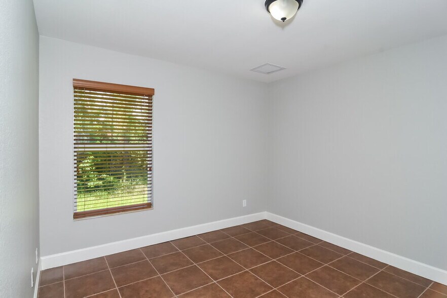 Building Photo - 610 Williams Ave