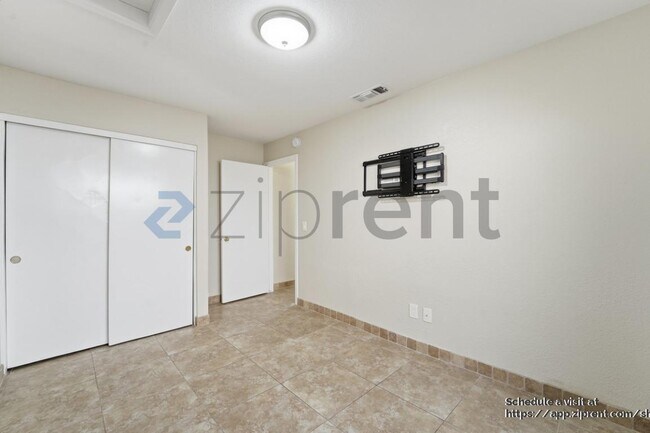 Building Photo - 17216 N Wavyleaf Ave