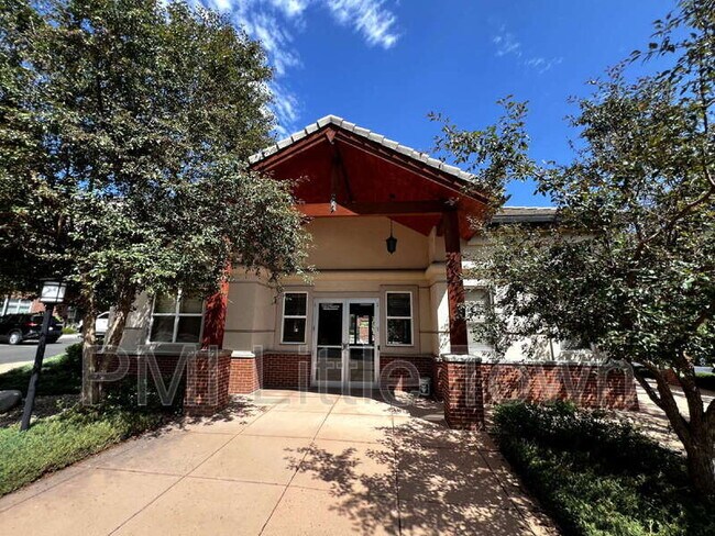Building Photo - 5677 S Park Pl