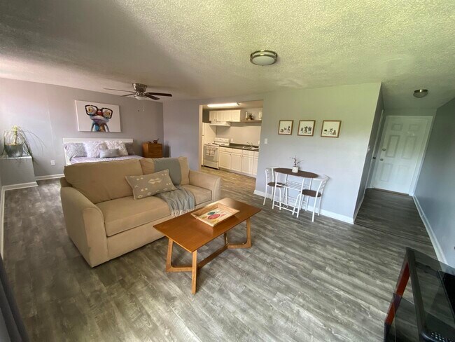 Building Photo - 1327 Airport Dr
