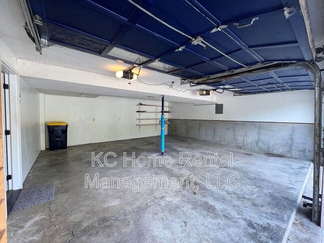 Building Photo - 8704 N Shannon Ave