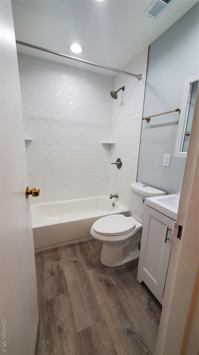 Building Photo - 11 Laramie Ct