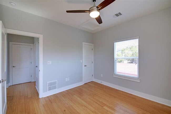 Building Photo - 7600 Carver Ave