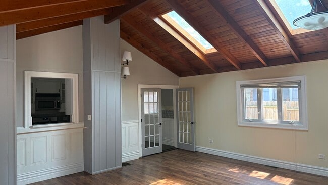 Building Photo - 558 Broadview Ave