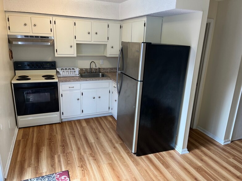 Kitchen - 82 Rhoda Ln