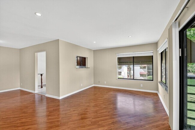 Building Photo - 5040 Rose Hill Dr