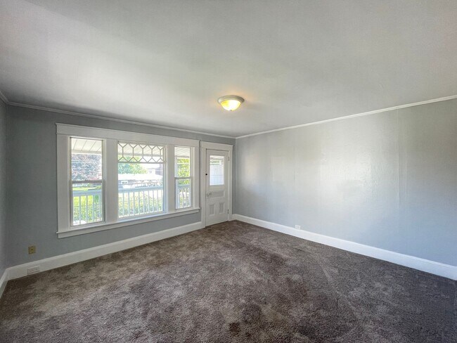 Building Photo - 398 Amory St