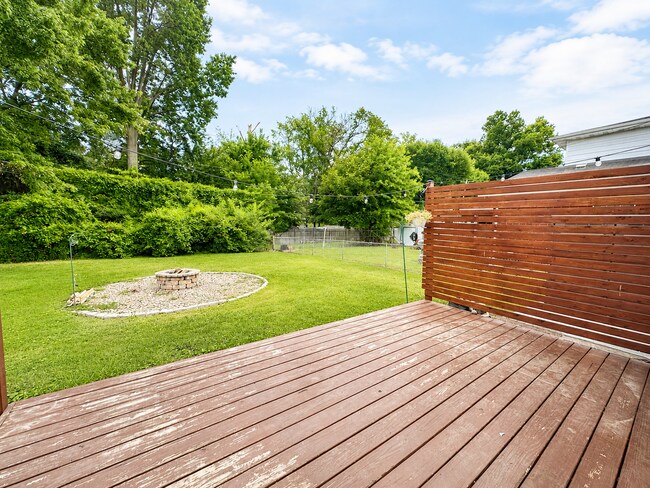 Building Photo - Charming 3-Bedroom Home in the Heart of Clarksville!