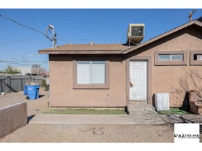 Building Photo - MOVE IN SPECIAL / FREE FIRST MONTH RENT! S...