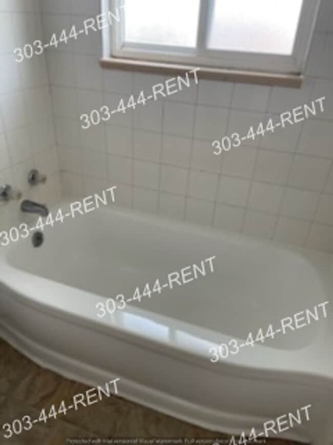 Building Photo - PA960