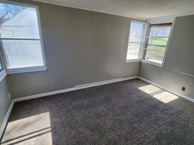 Building Photo - Great 3BR, 1BTH home, just updated!