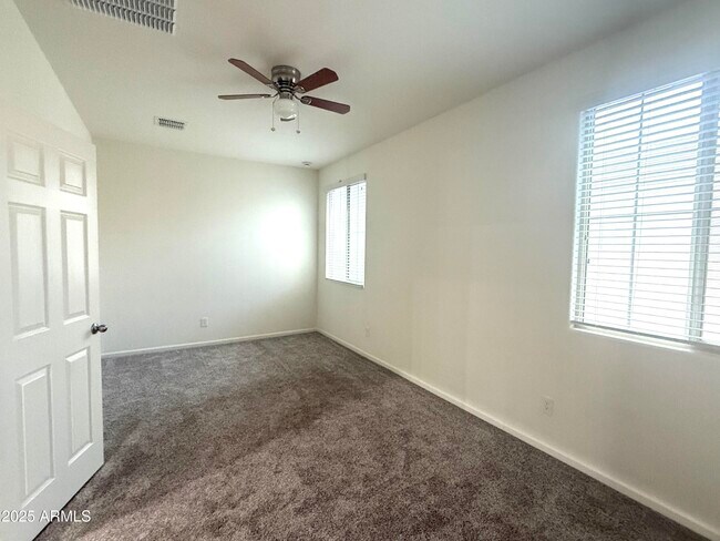 Building Photo - 3923 E Desert Broom Dr