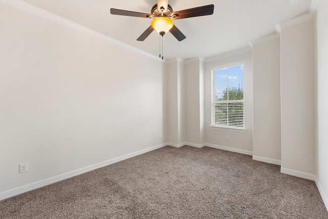 Building Photo - 13217 Green Hills Dr