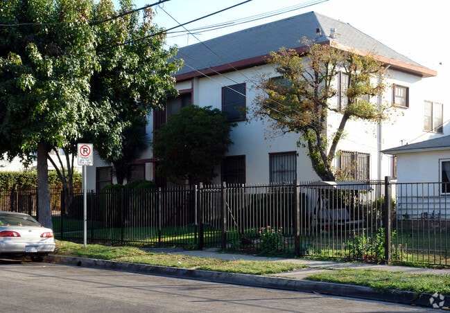 Primary Photo - 930 N Cedar St