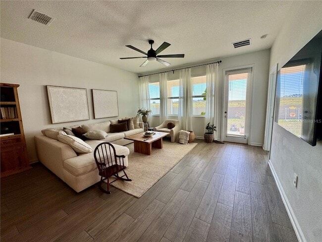 Building Photo - 3024 Armstrong Ave