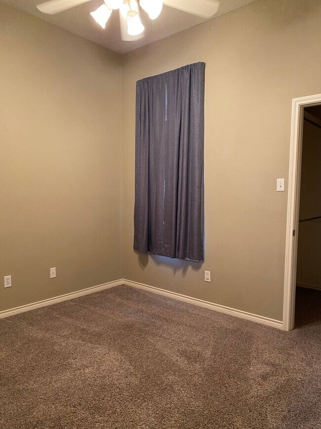 Building Photo - Great 4 Bedroom in Cooper District