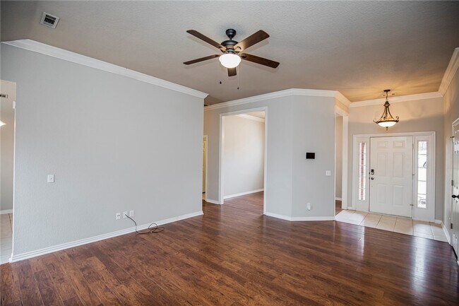 Building Photo - 2803 Foxwood Dr