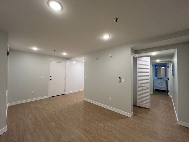 Interior Photo - 845 S. Kingsley