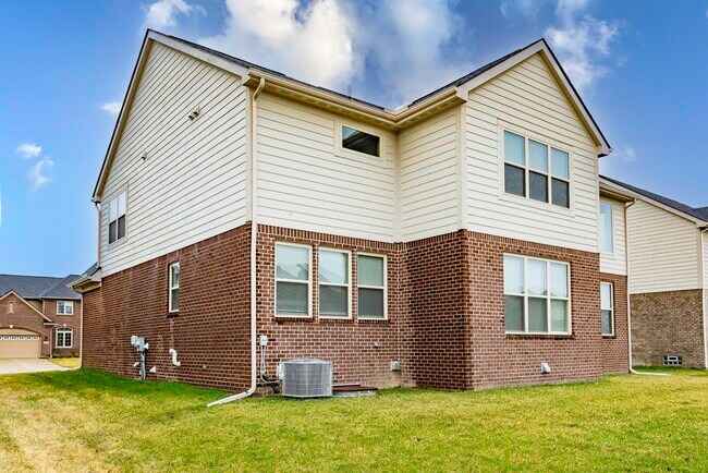 Building Photo - 50236 Amberwood Rd