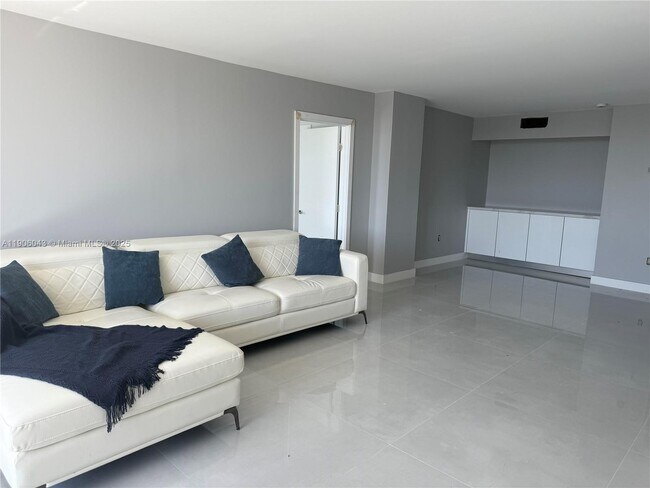 Building Photo - 3675 N Country Club Dr