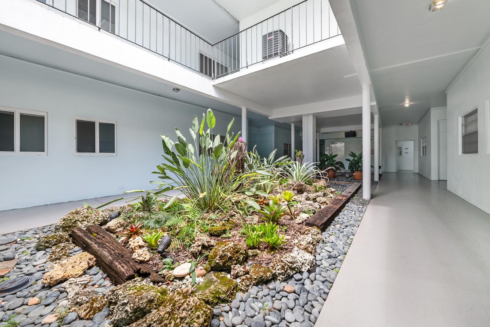 Building Photo - 2539 S Bayshore Dr