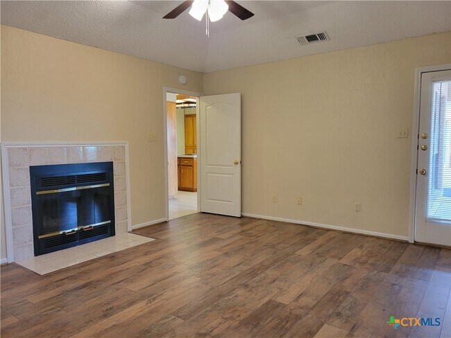 Building Photo - 1511 Wild Ridge Dr