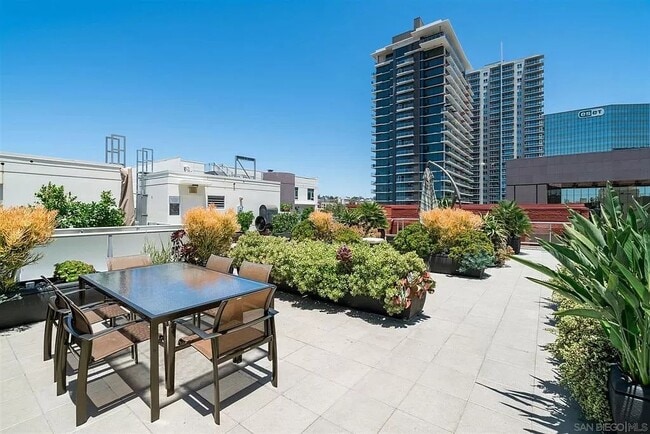 Building Photo - 1431 Pacific Hwy