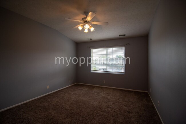 Building Photo - $1,022.50 Off Deposit! Spacious 2 Story ho...