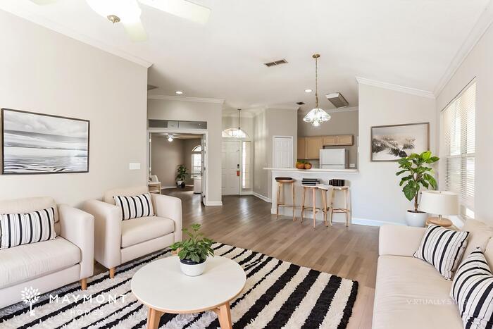 Building Photo - 884 Putters Green Way N