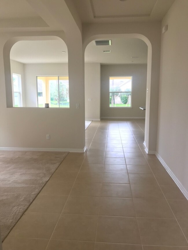 Building Photo - 5 Bedroom 4 Bathroom Family Home at Windst...