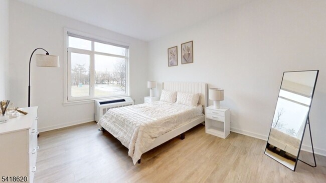 Building Photo - 1181 Morris Ave