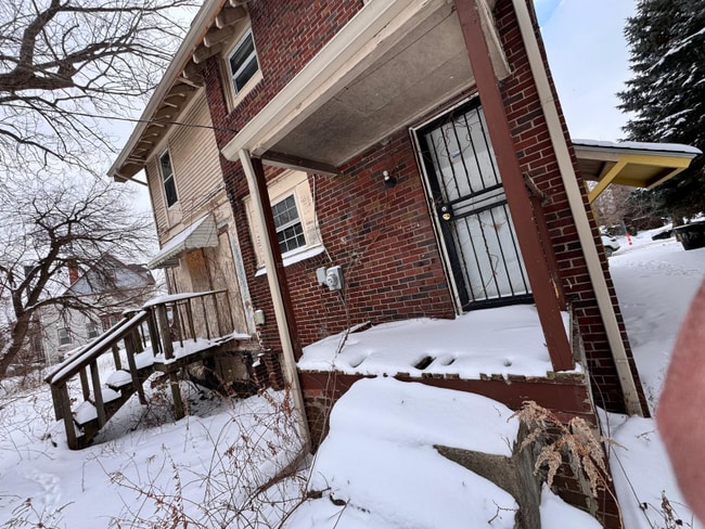 Building Photo - 419 King St