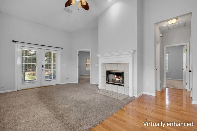Building Photo - 944 Saddle Creek Run